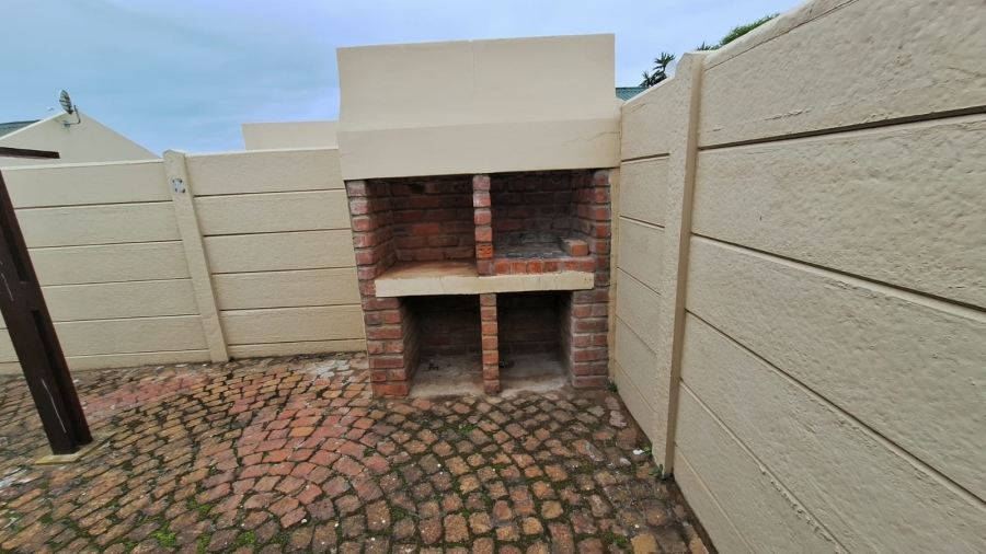 3 Bedroom Property for Sale in Stilbaai Wes Western Cape